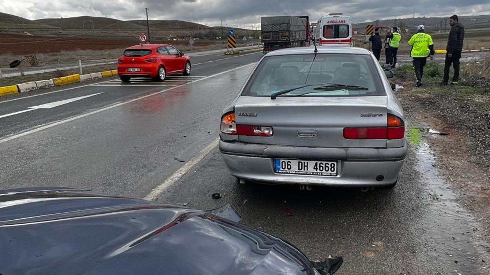 Kırıkkale’de Zincirleme Kaza: Aynı Aileden 3 Kişi Hastaneye Kaldırıldı