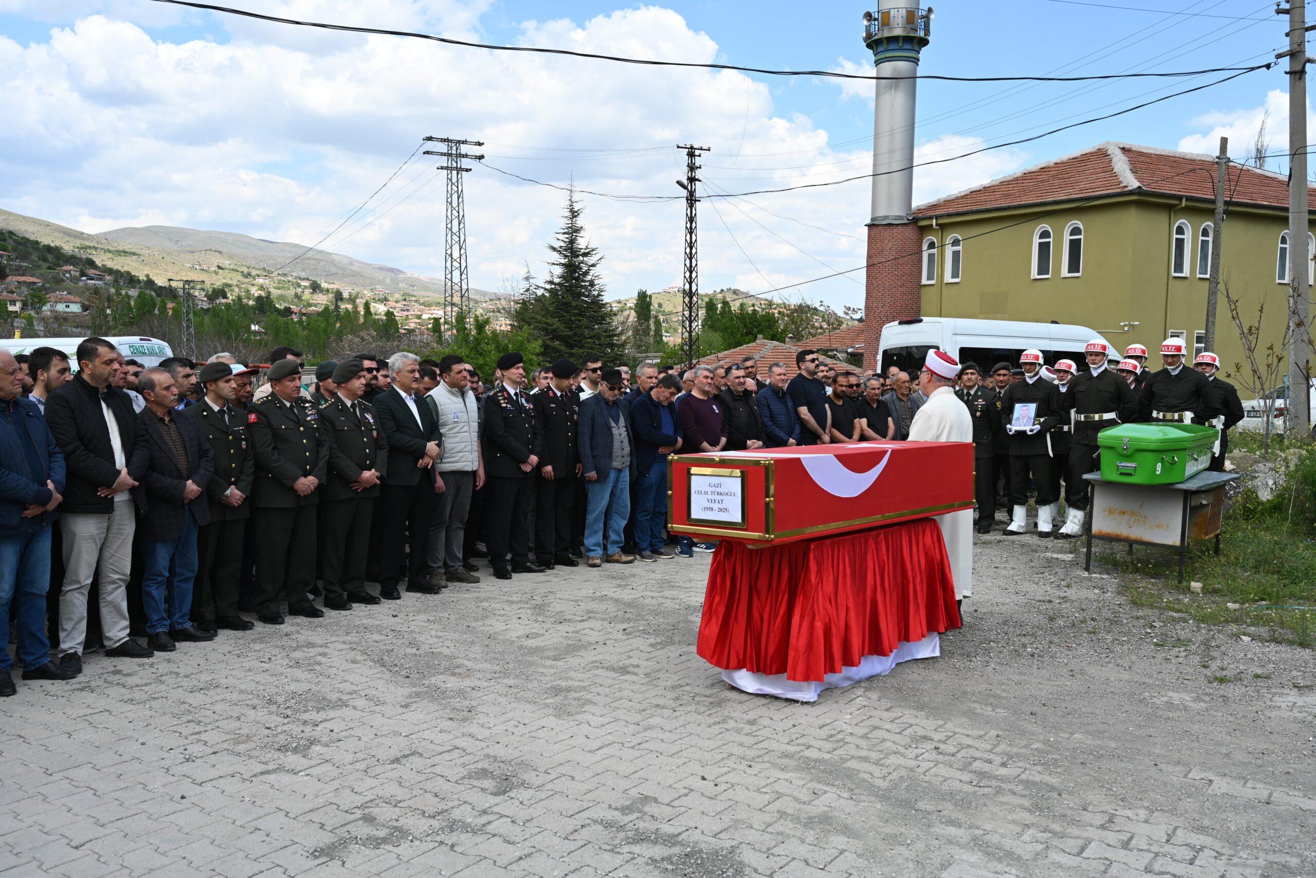 Sobadan Sızan Gaz Can Aldı: Gazi ve Eşi Son Yolculuğuna Uğurlandı