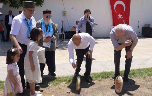 Geleneksel Tepreş Şenliği, yoğun katılımla gerçekleştirildi
