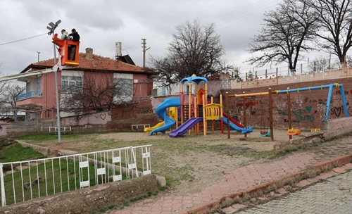 Parklara güvenlik kameraları takılmaya devam ediliyor