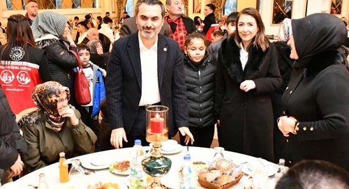 Kaplan çifti iftarda
