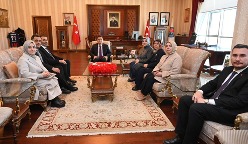 AK Parti Genel Merkez Kadın Kolları Başkanı Geldi