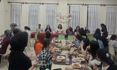 Çocuklara iftar verildi