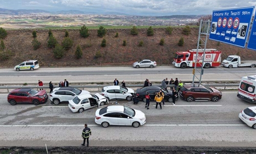 Kırıkkale’de 6 araç kaza yaptı