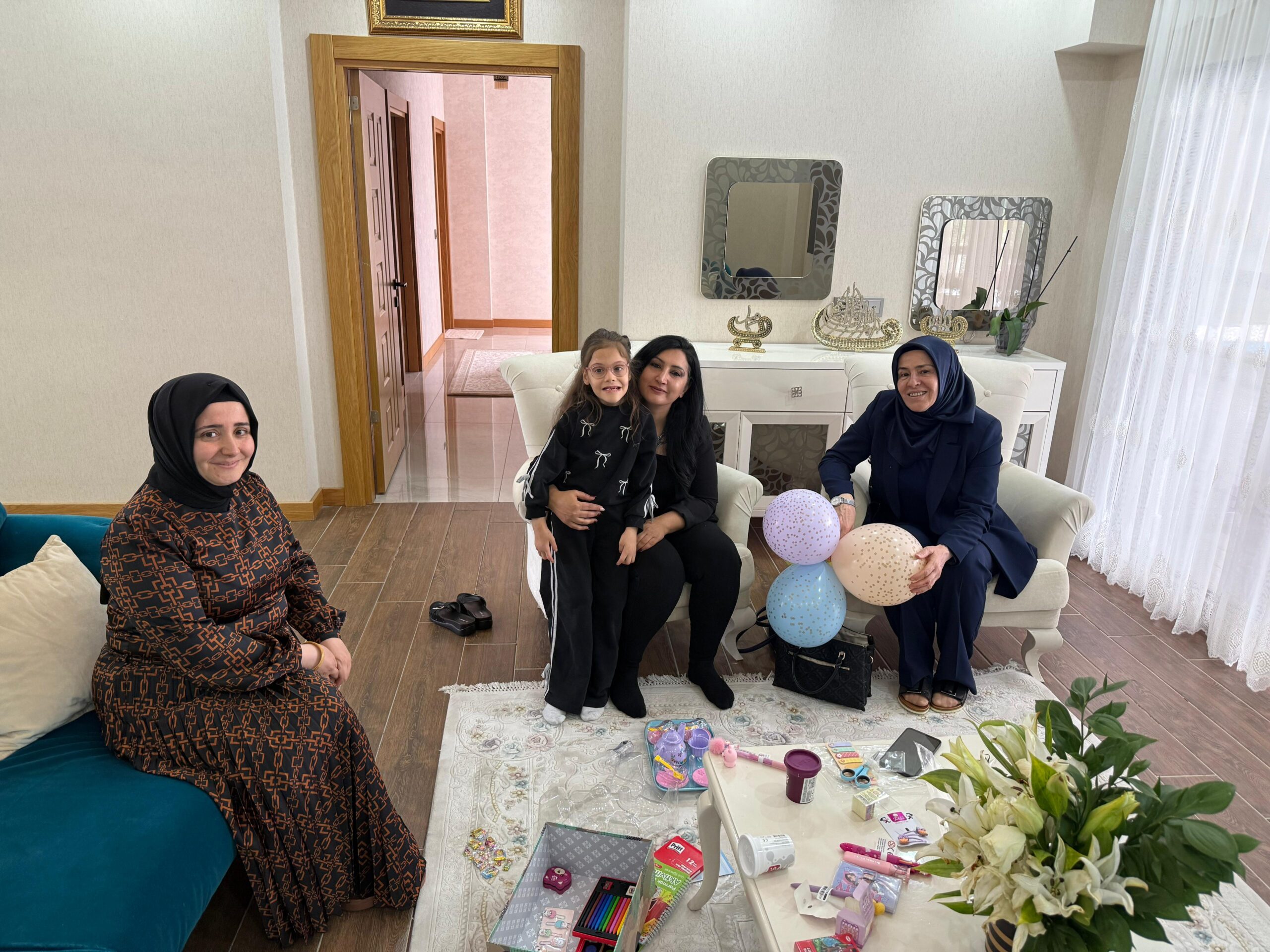Evde eğitim alan Esma için bayram coşkusu evine taşındı