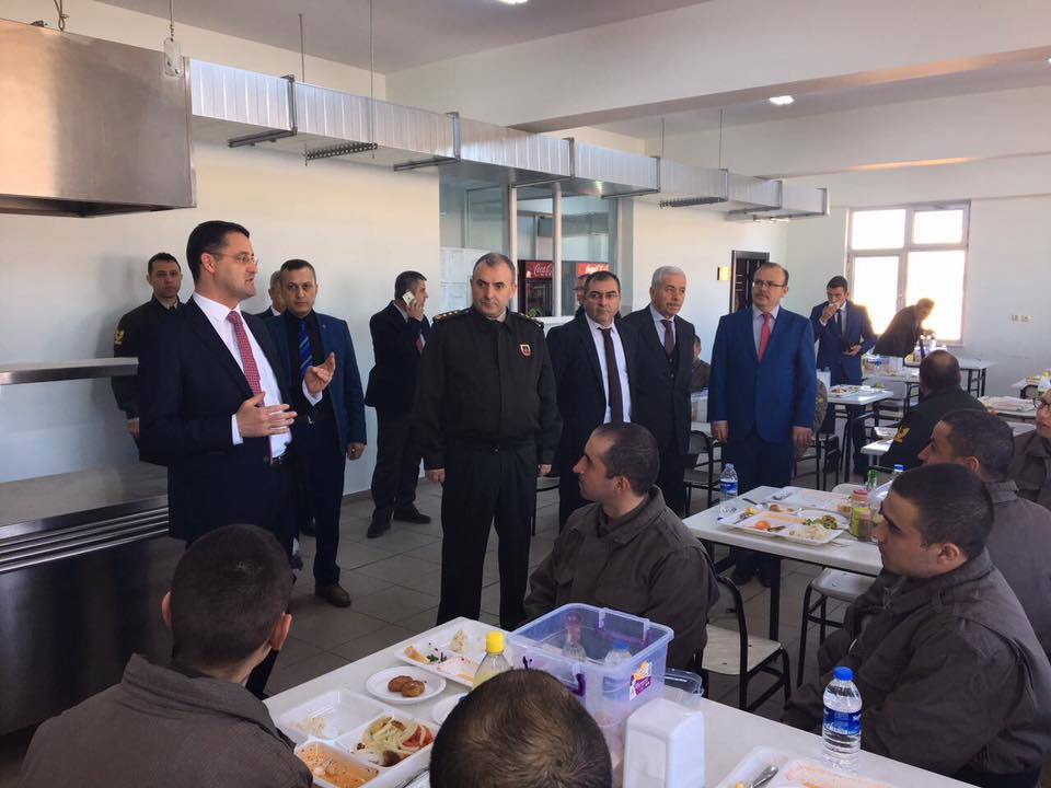 Karavanadan Yemek Yedi