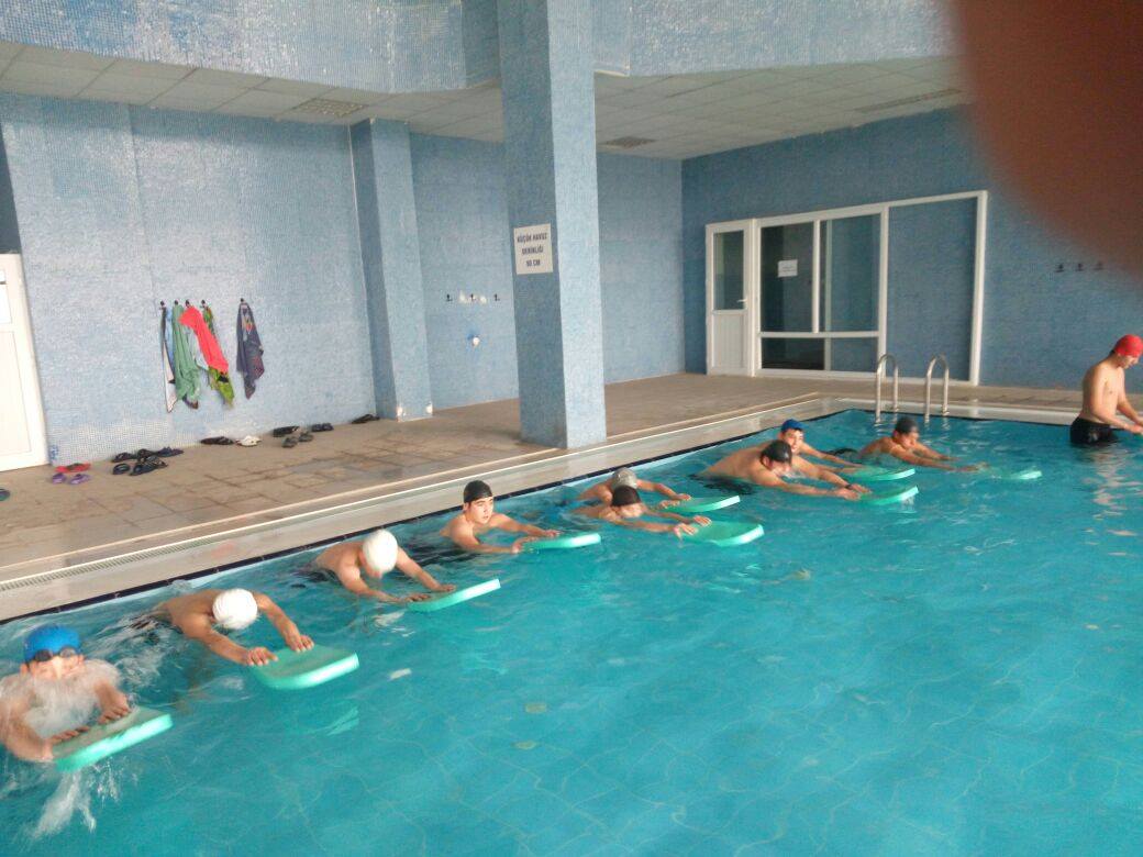 Turizm Öğrencilerine Ücretsiz Yüzme Kursu